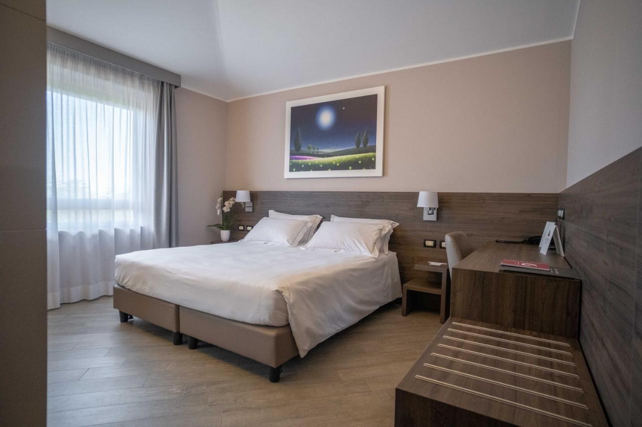 Hotel Guerro Кастелветро ди Модена Екстериор снимка