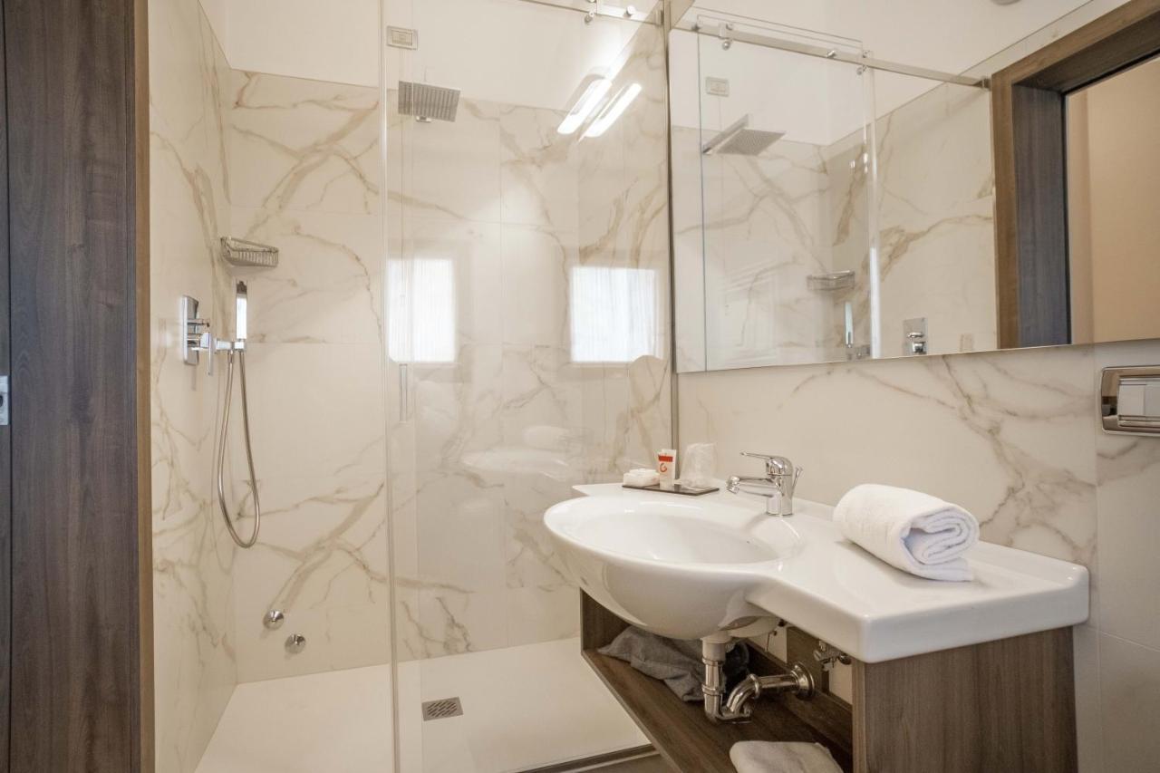 Hotel Guerro Кастелветро ди Модена Екстериор снимка